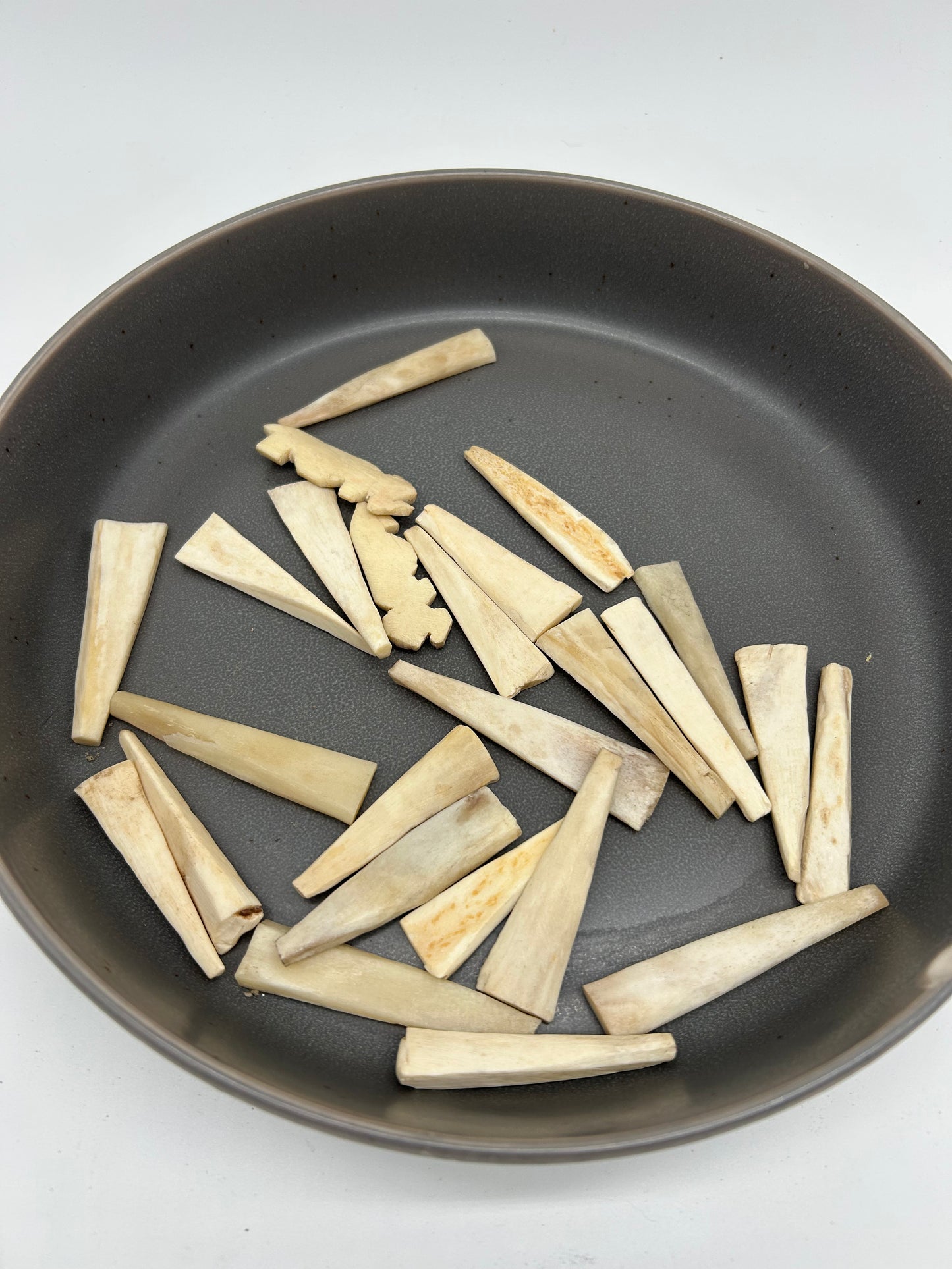 Eyin Erin (Elephant Tusk)